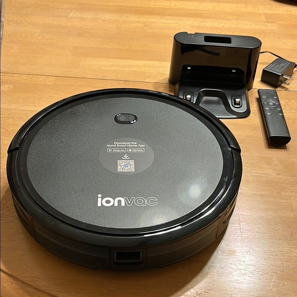 IonVac Robot Vacuum Cleaner, like new!